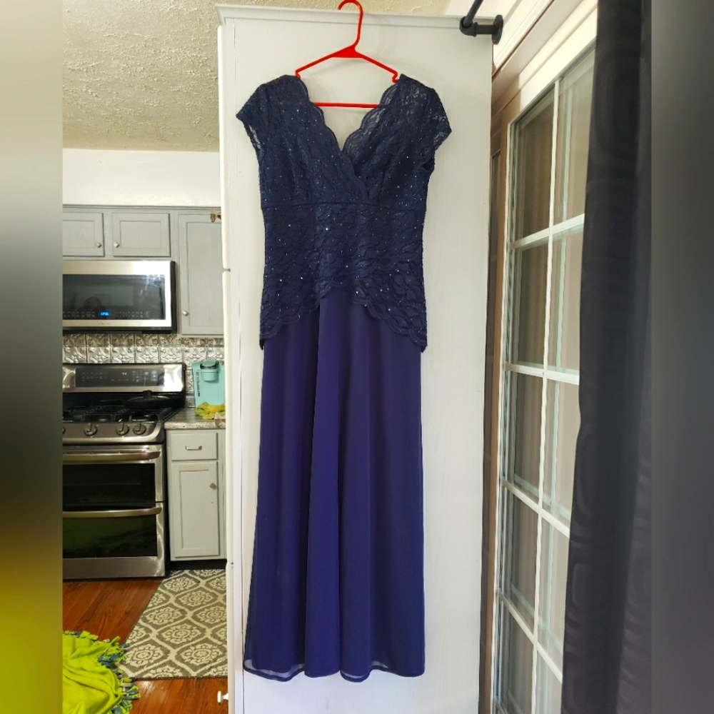 Mother of the Bride dress.       Size 10P  Navy